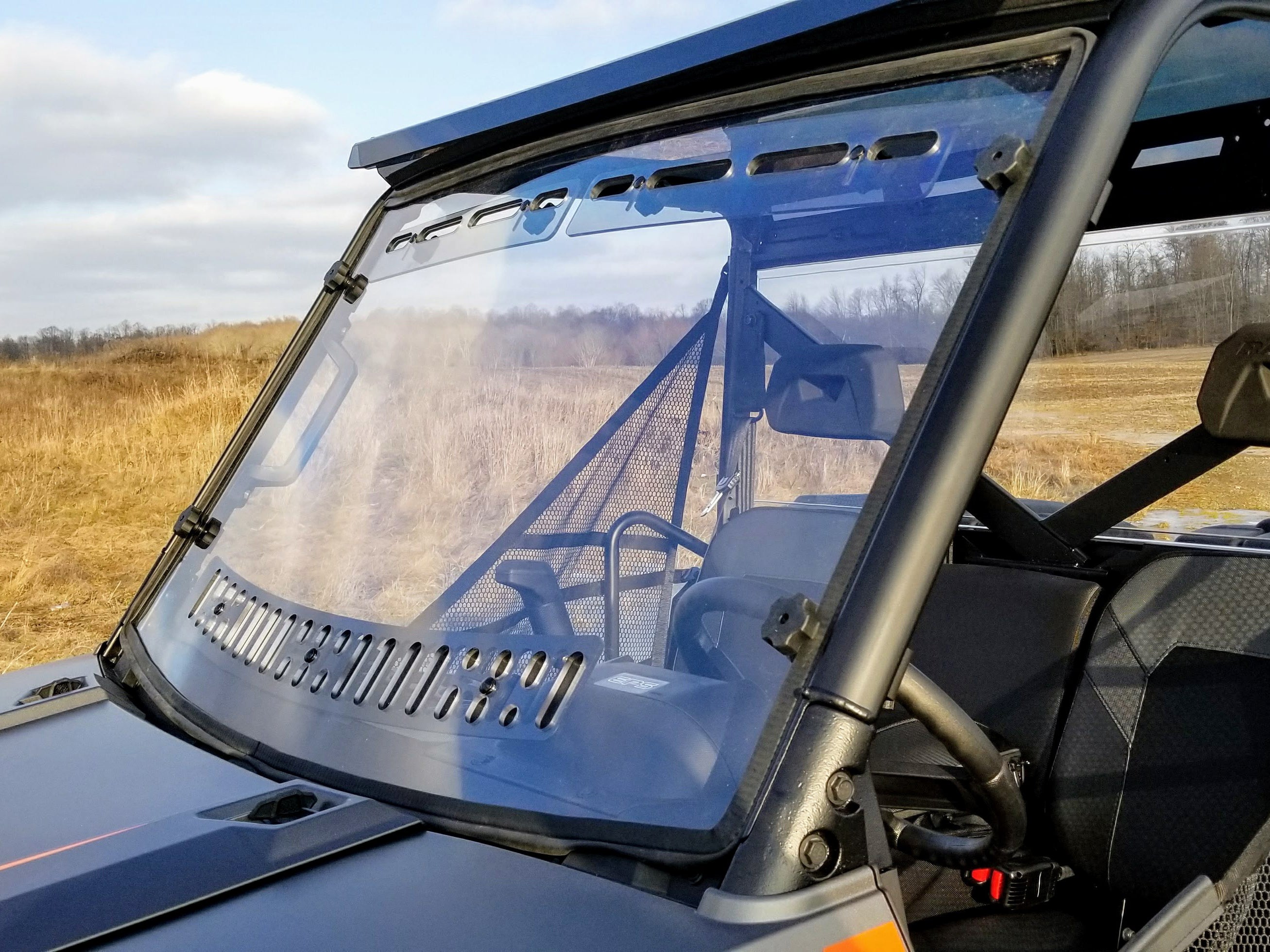Spike full windshield with dual vents